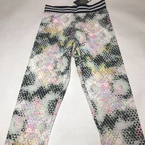 Onzie Capri Cropped Leggings